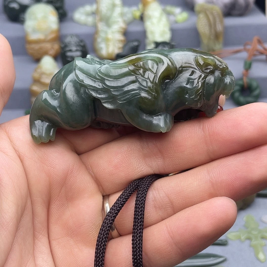 和田玉未镶嵌把件