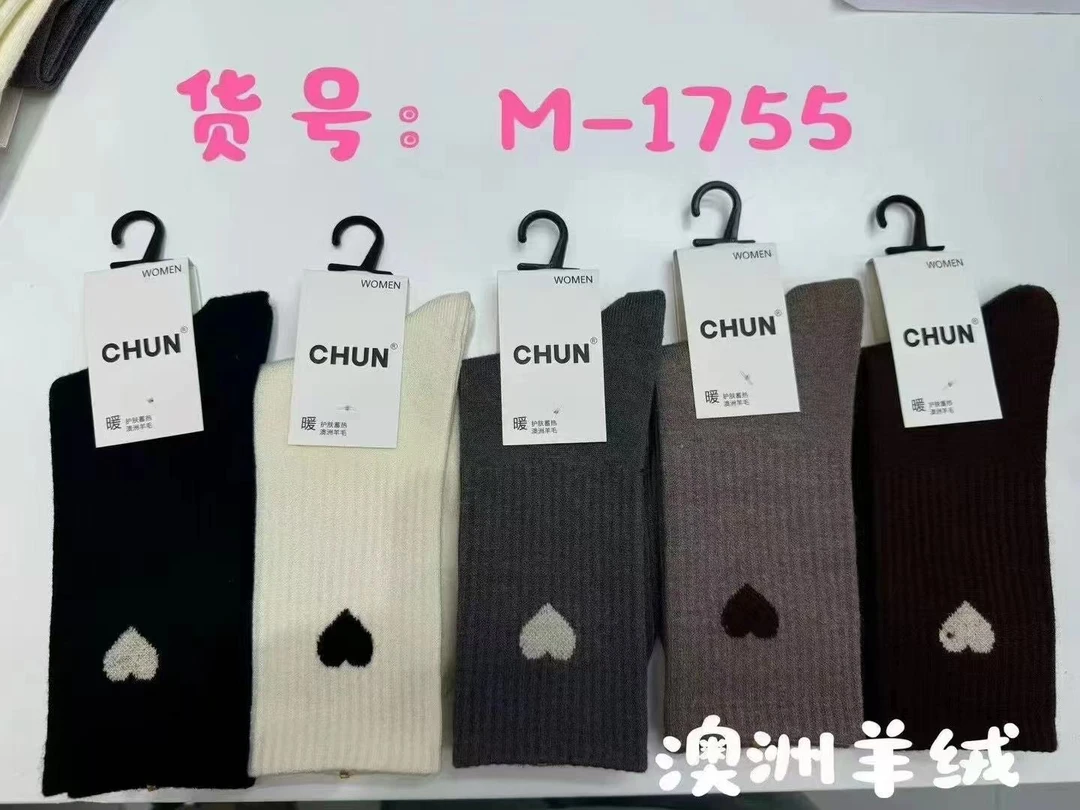  【新号首播】2024年新款秋冬季时尚休闲爱心羊绒袜子