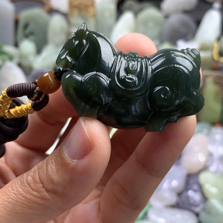 和田玉未镶嵌颈饰