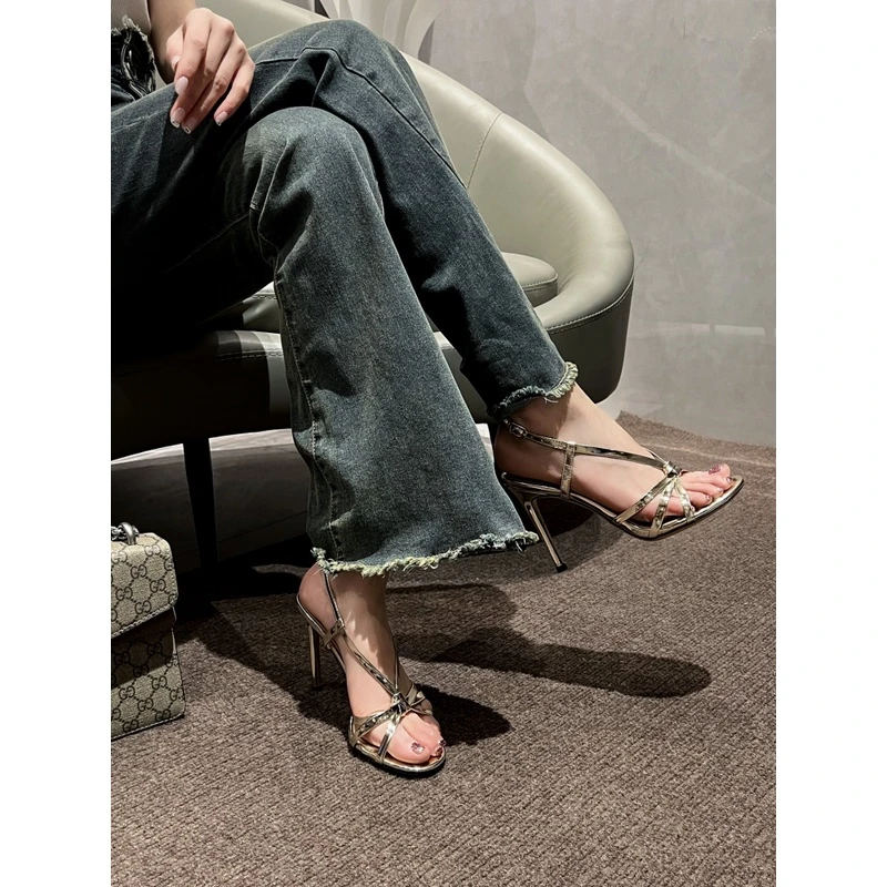 【雅薇】高跟鞋夏季细跟性感露趾金色一字带仙女风凉鞋新款