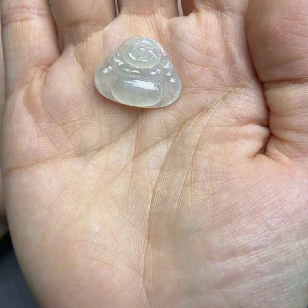 翡翠未镶嵌颈饰冰佛