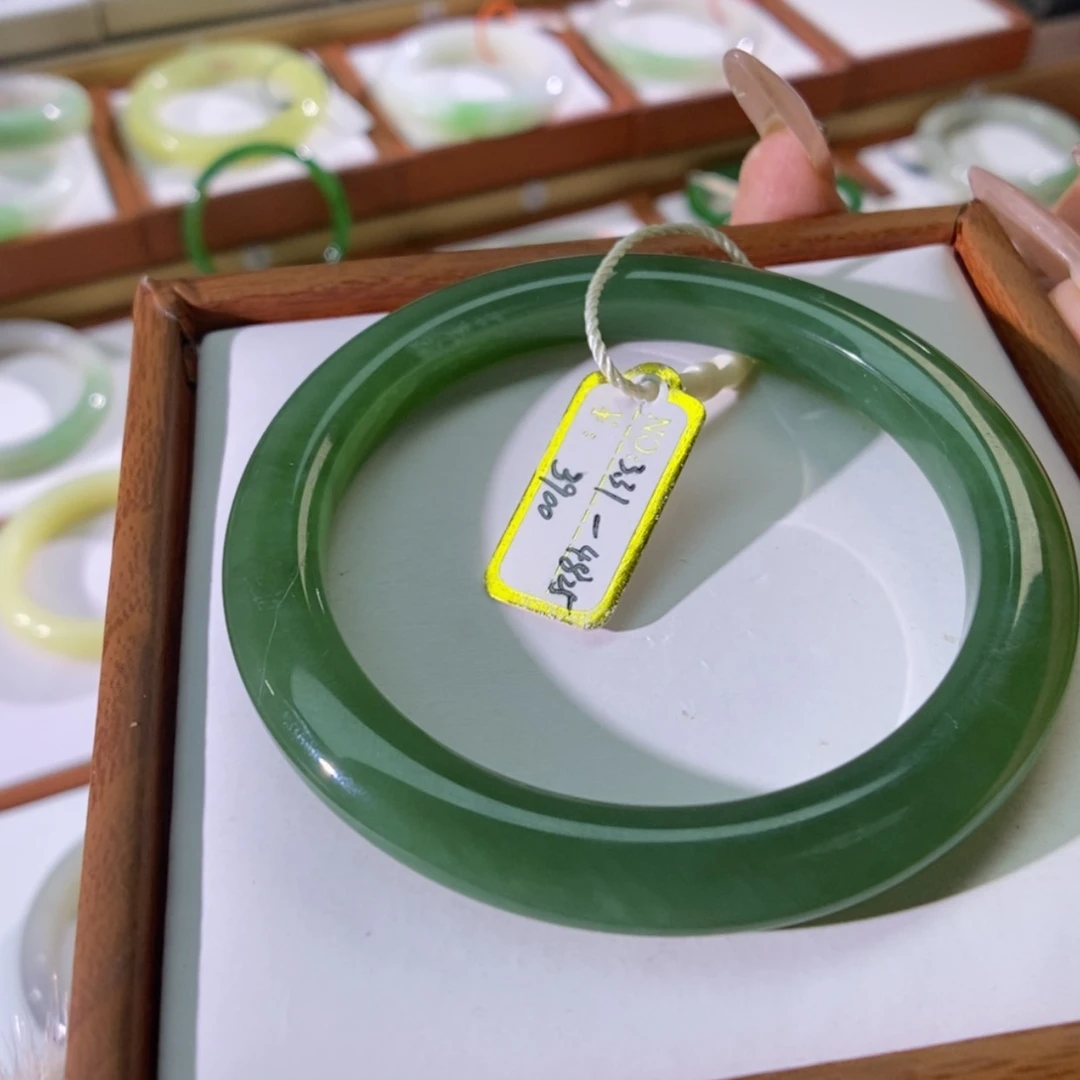 【闪购商品】未镶嵌手镯和田玉（碧玉）