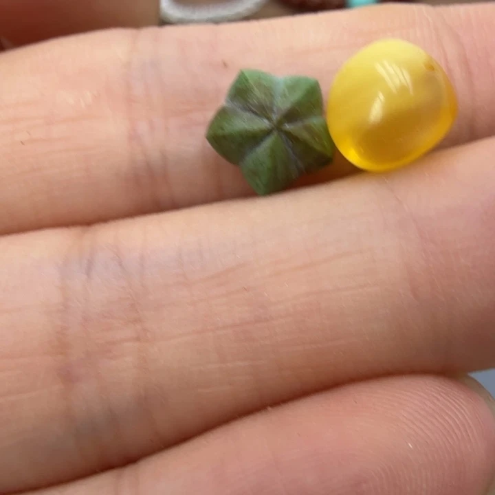 未镶嵌琥珀裸石雕刻