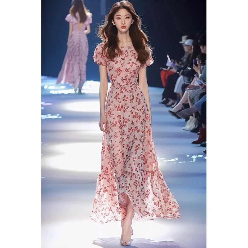 2025新款桔梗茶歇法式超好看气质高端精致粉色碎花连衣裙子女夏季