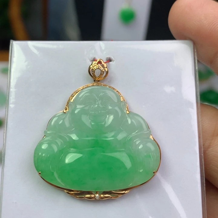 颈饰18K金镶嵌翡翠
