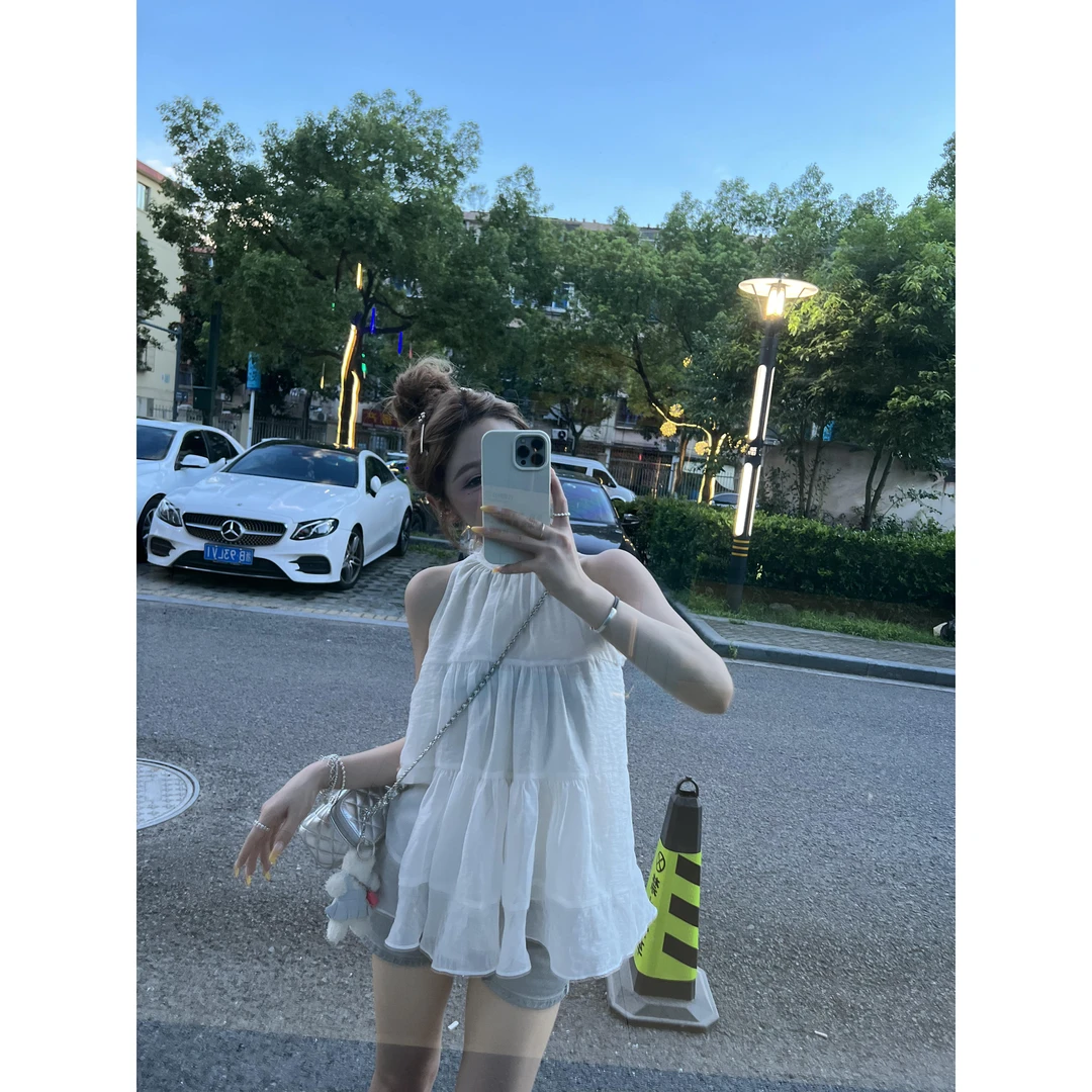 洋气衣服女优雅挂脖无袖背心上衣夏季新款高腰百搭显瘦牛仔短裤