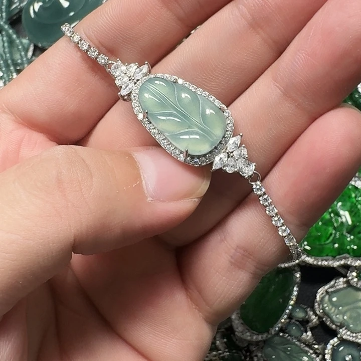 翡翠未镶嵌颈饰天然A货翡翠放漏