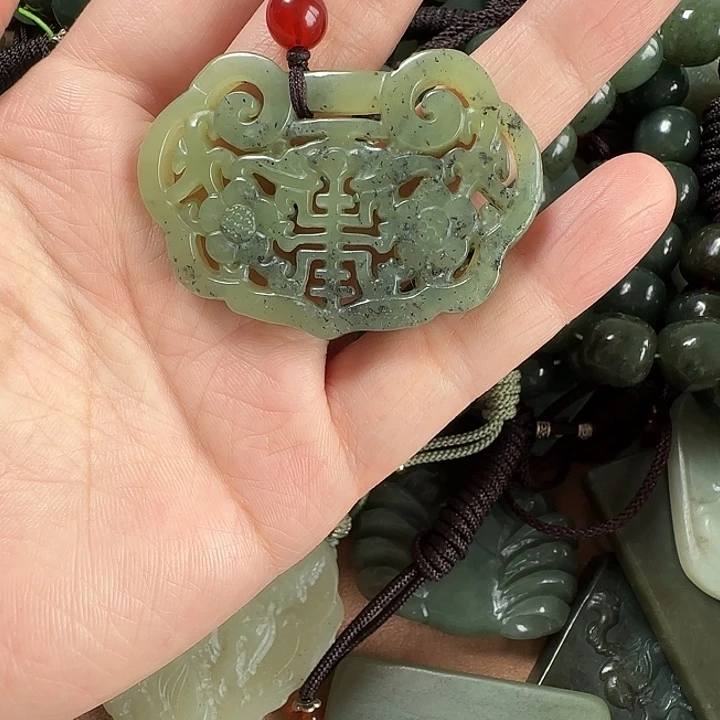 颈饰未镶嵌和田玉