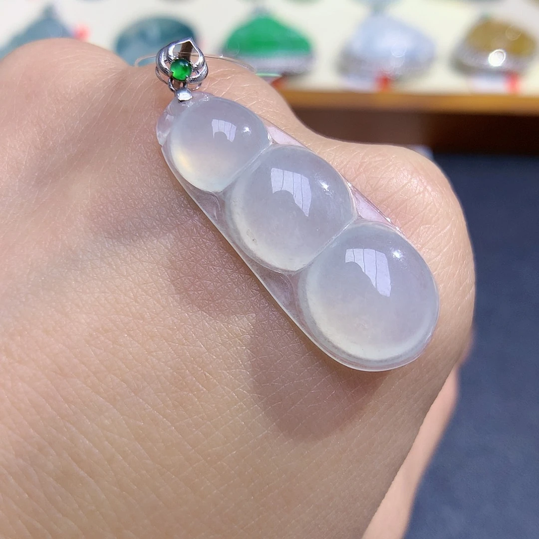 翡翠颈饰18K金镶嵌福豆