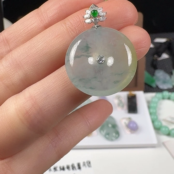 翡翠18K金镶嵌颈饰