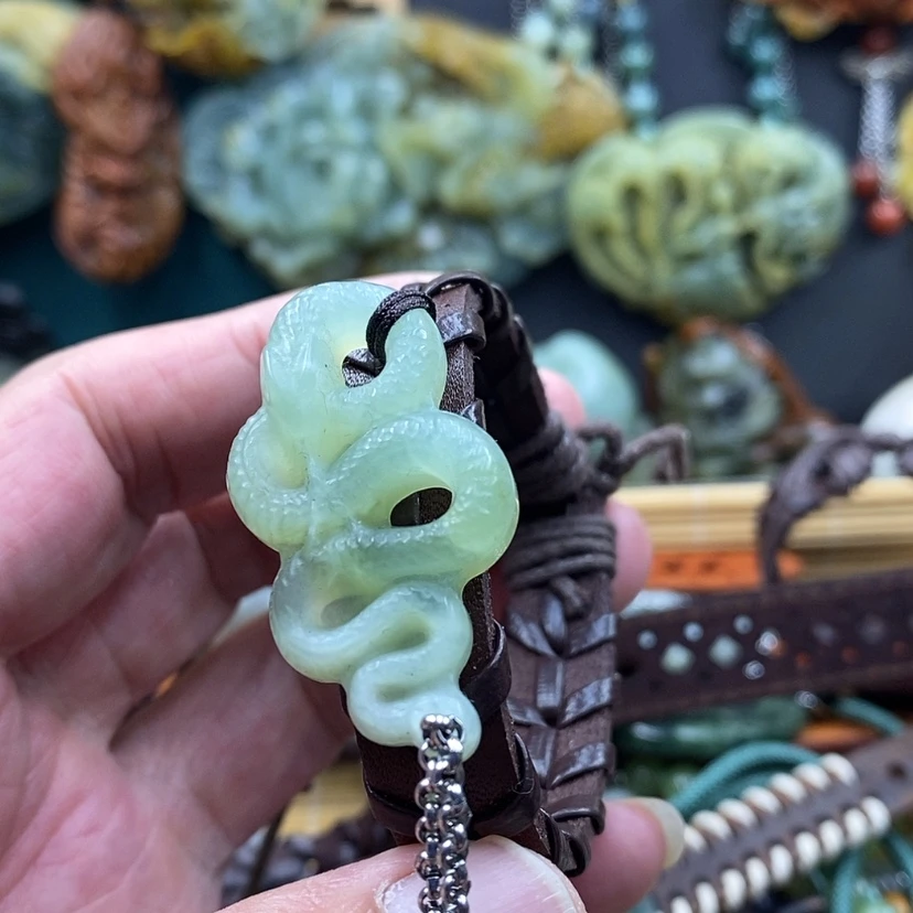 【闪购商品】未镶嵌蛇纹石玉手牌