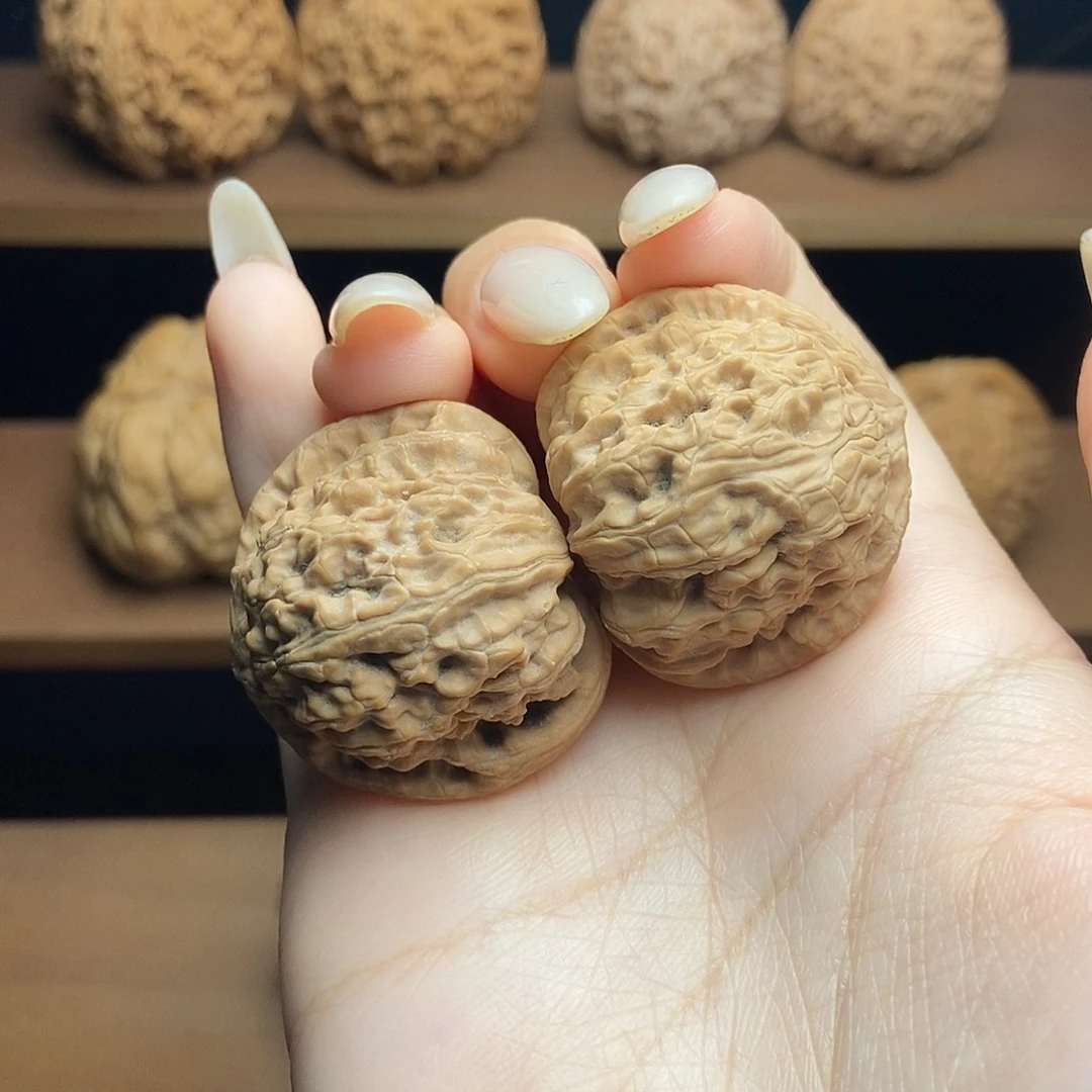文玩核桃吊坠白狮子33 全品白茬精品克重打手