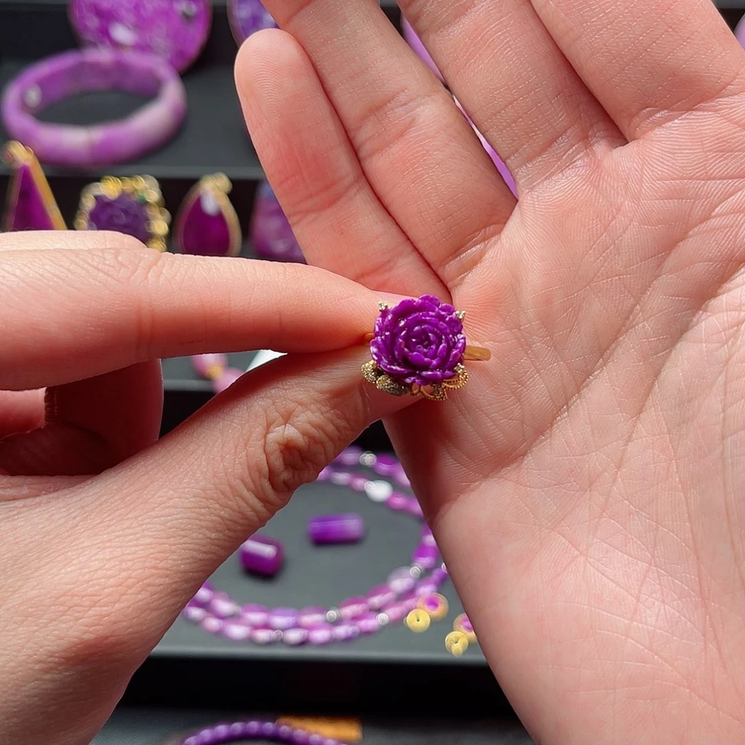 苏纪石（舒俱来）戒指18K金镶嵌九*