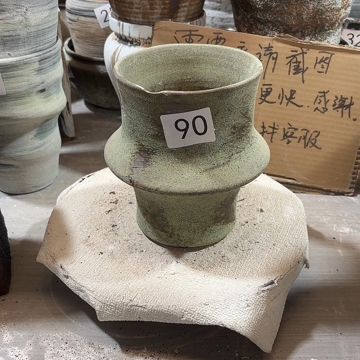 摆件高17，口11，有孔，90