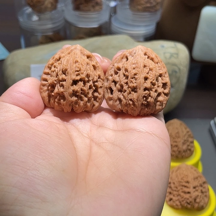 把件文玩核桃22号，37尺全品三角疆同克重