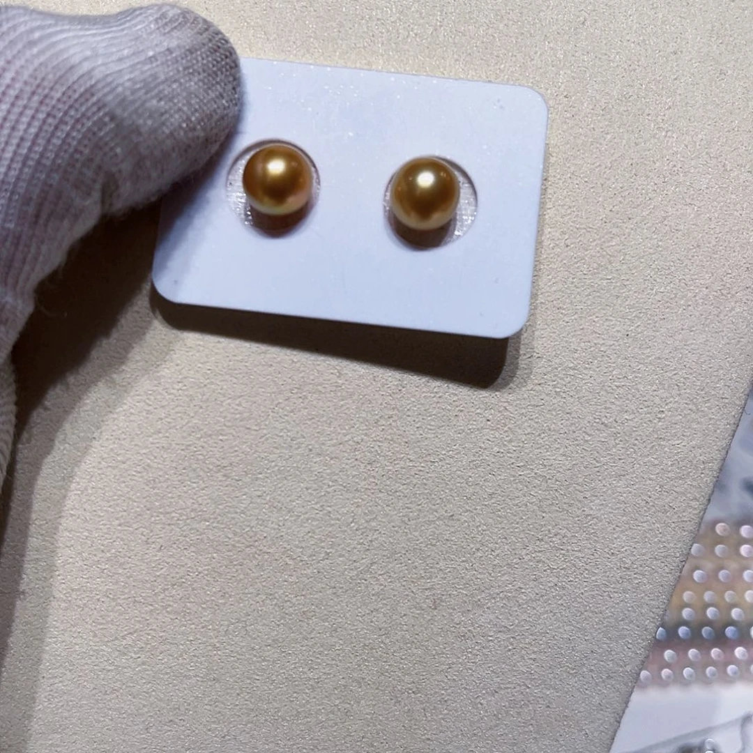 18K金镶嵌海水珍珠耳饰