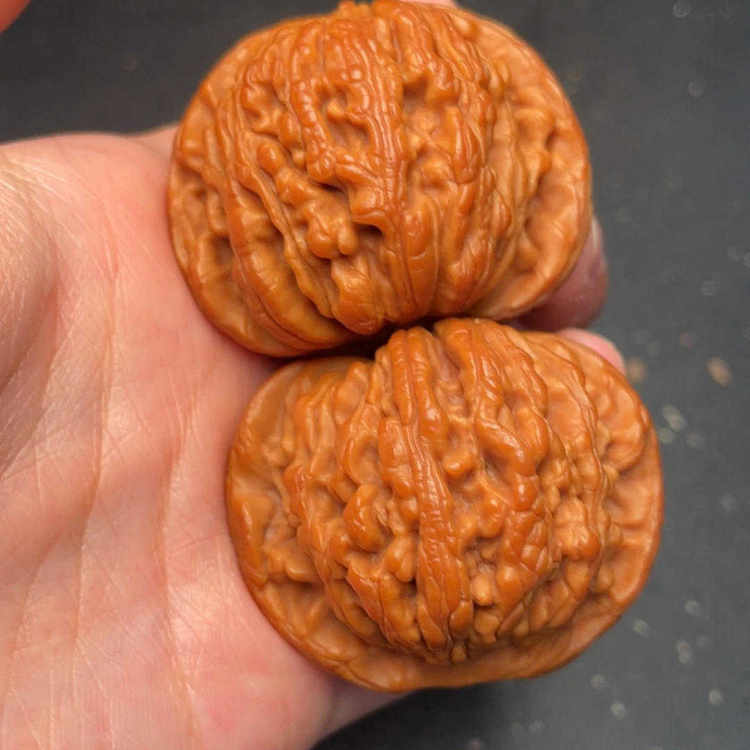 文玩核桃把件秦岭野生文玩核桃