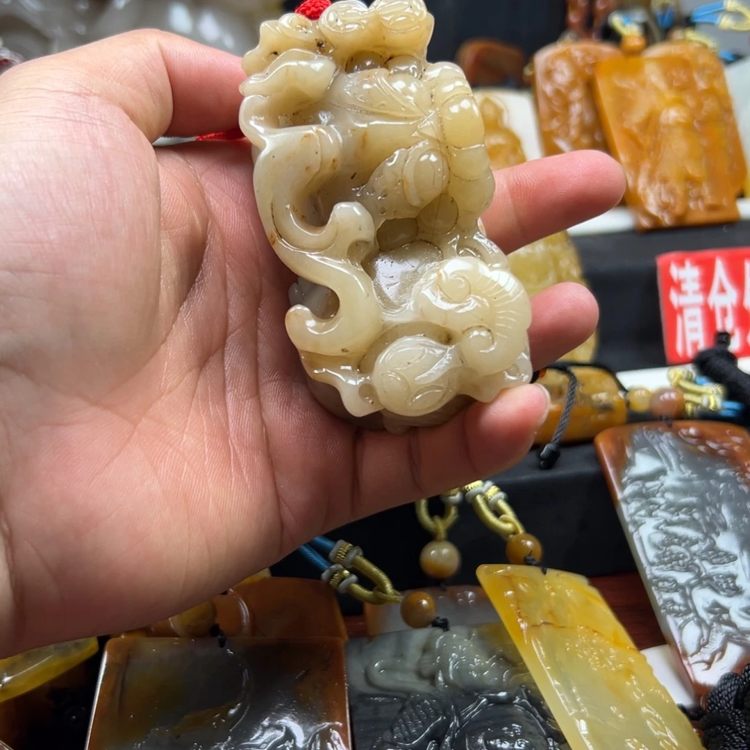 石英质玉（黄龙玉）未镶嵌黄龙玉