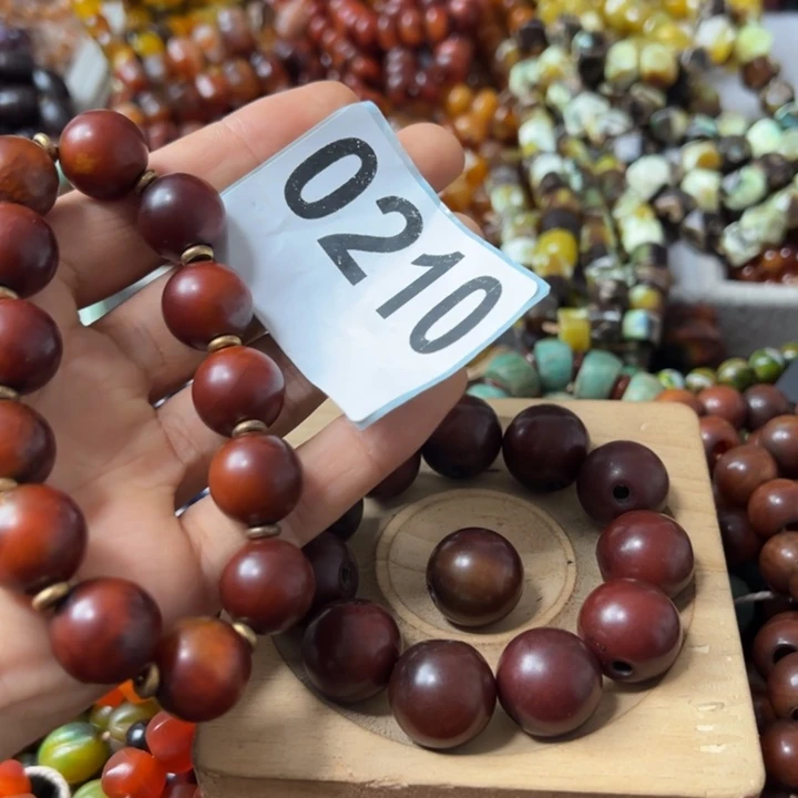 肆****玛瑙/玉髓手链未镶嵌