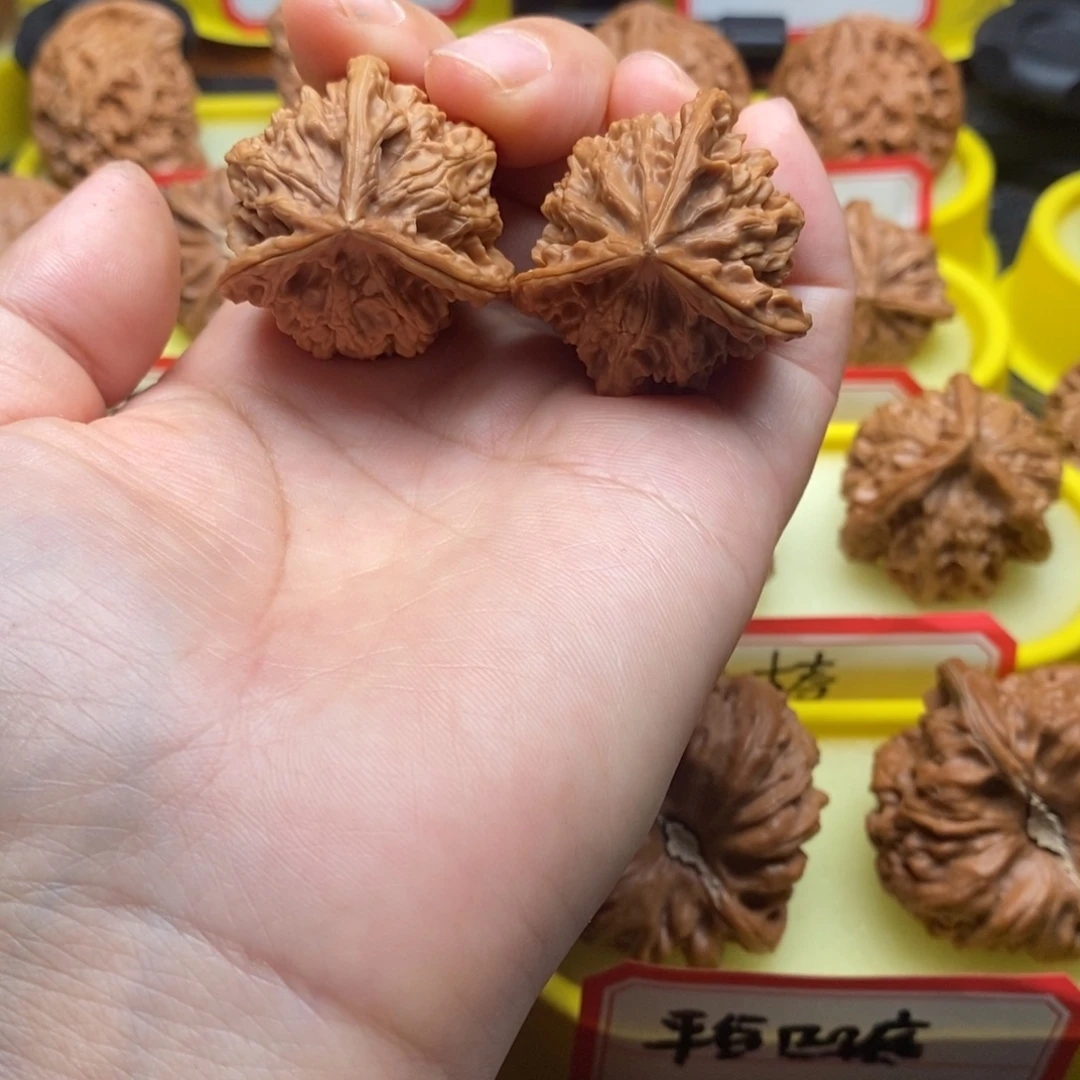 文玩核桃吊坠三棱
