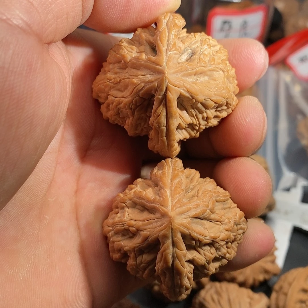 文玩核桃把件哈*方虎头王42