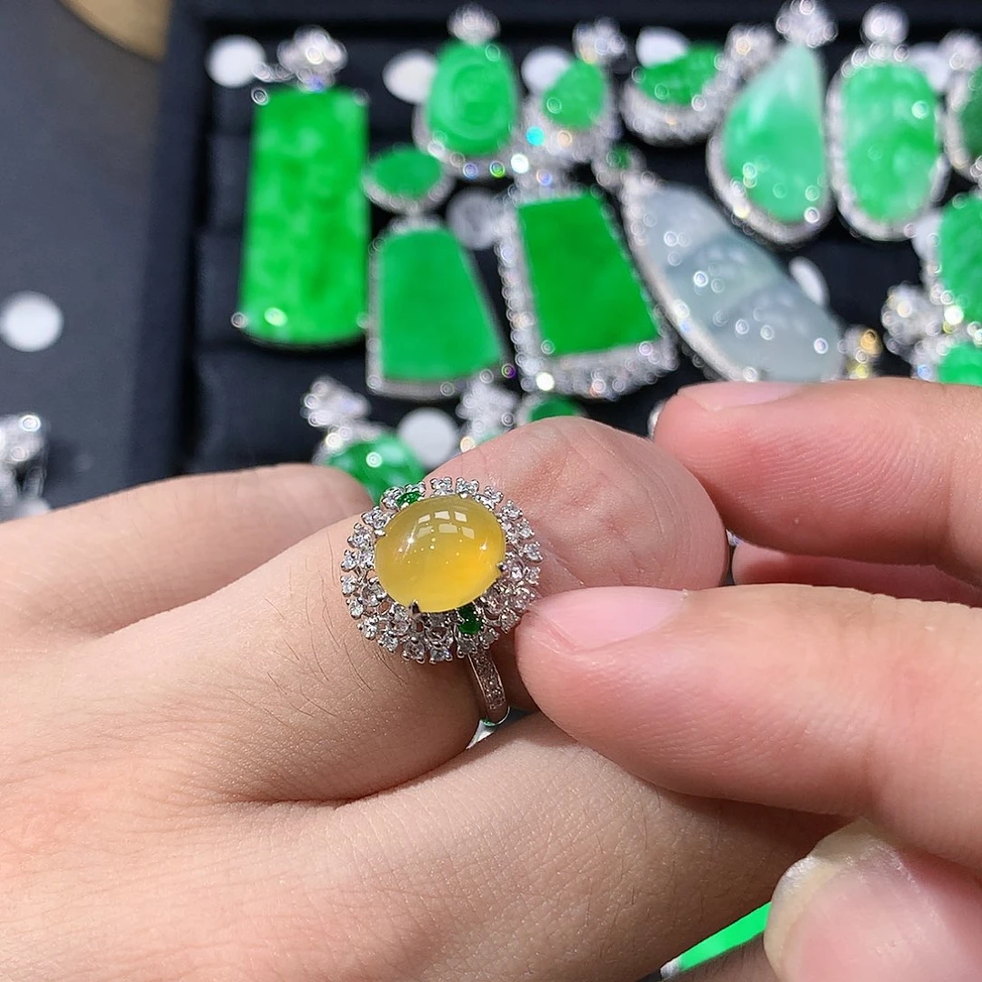 翡翠18K金镶嵌戒指