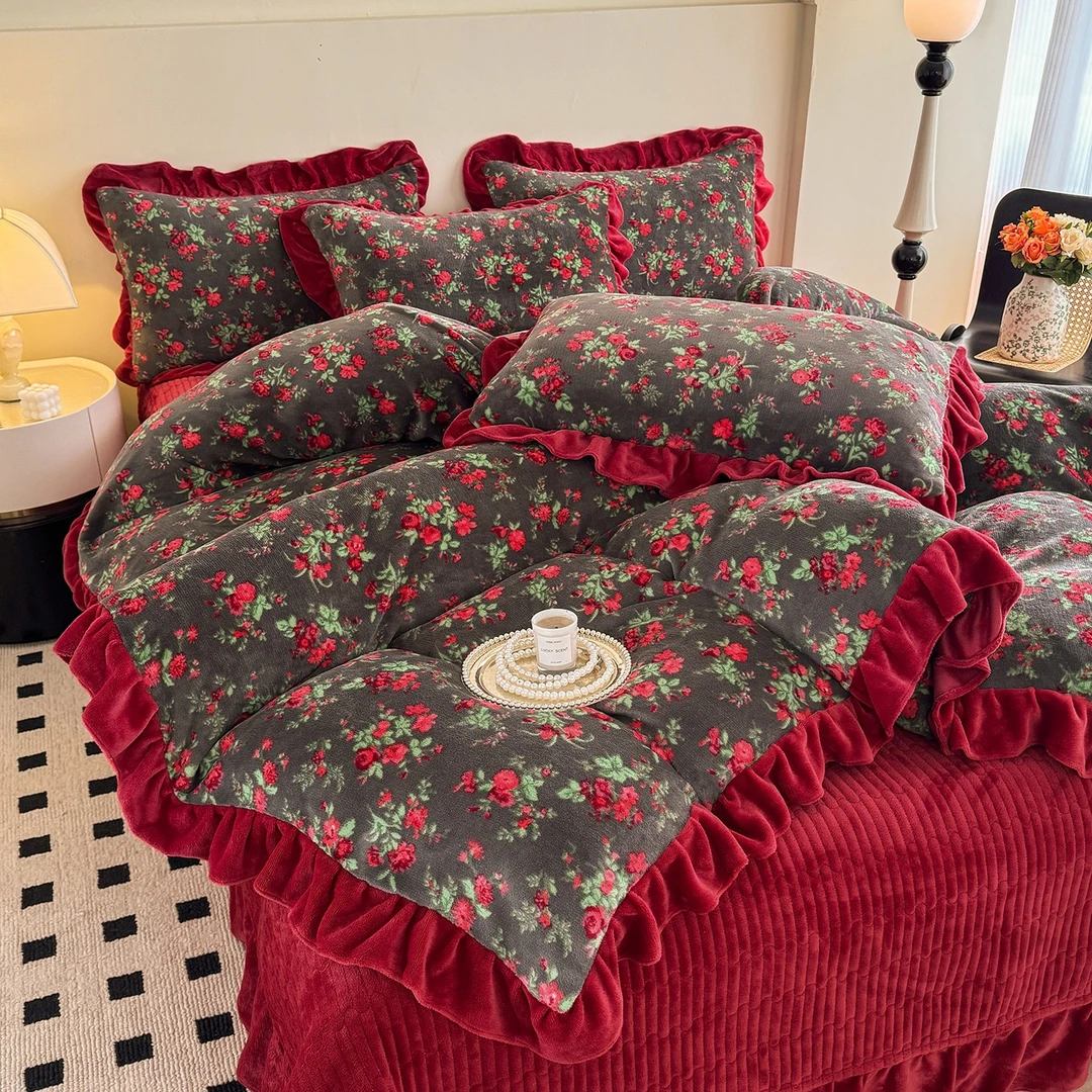 新款直播爆款牛奶绒印花床盖四件套双层蕾丝花边夹棉床盖三件套