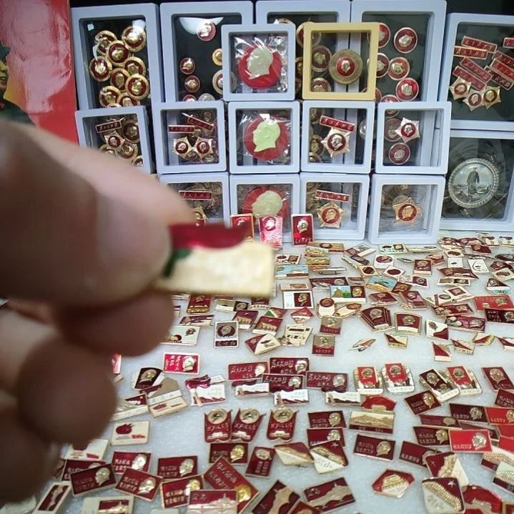 唐***家爷爷金属像章纪念