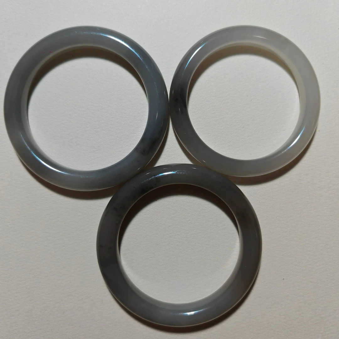 和田玉手镯多样性发货其中一件女款玉镯子