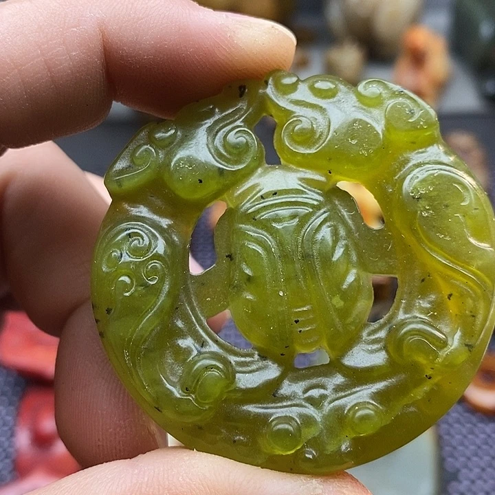 未镶嵌蛇纹石玉颈饰