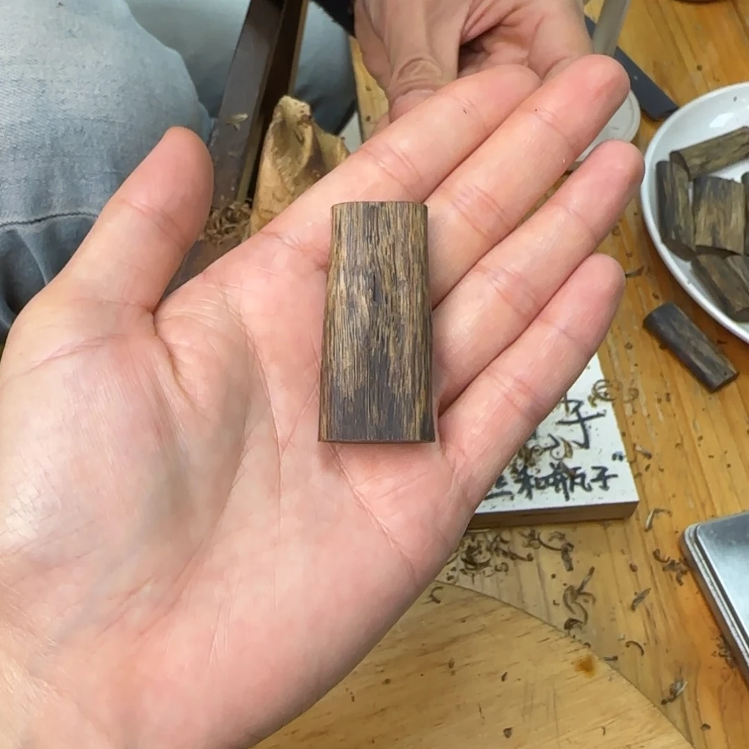 沉香吊坠F****L素牌绿奇7.3克