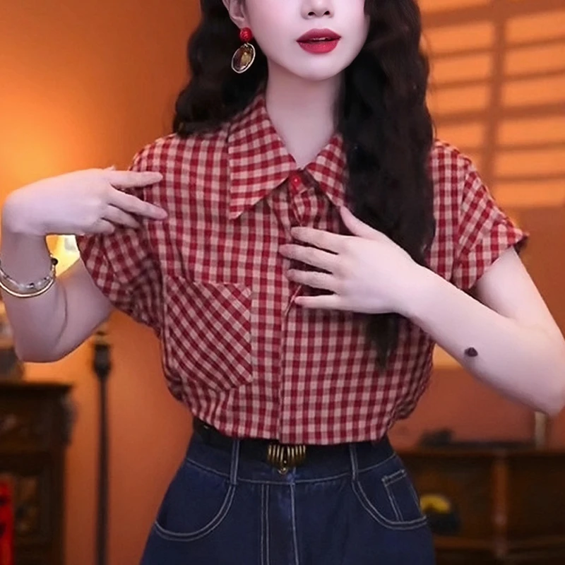 格子复古红色衬衫女2025夏季时尚显瘦减龄遮肉设计感翻领短袖上衣