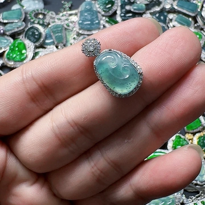 翡翠颈饰未镶嵌天然A货翡翠放漏