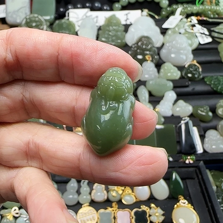 如***/和田玉未镶嵌颈饰