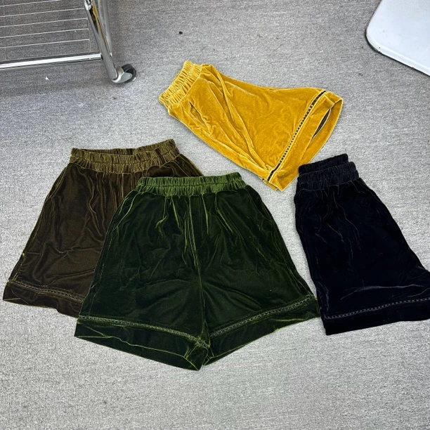 1076#夏季爆版显瘦百搭丝绒短裤