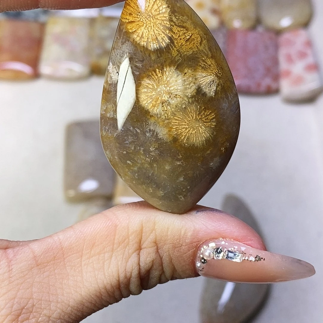 合金颈饰硅化玉觉***C