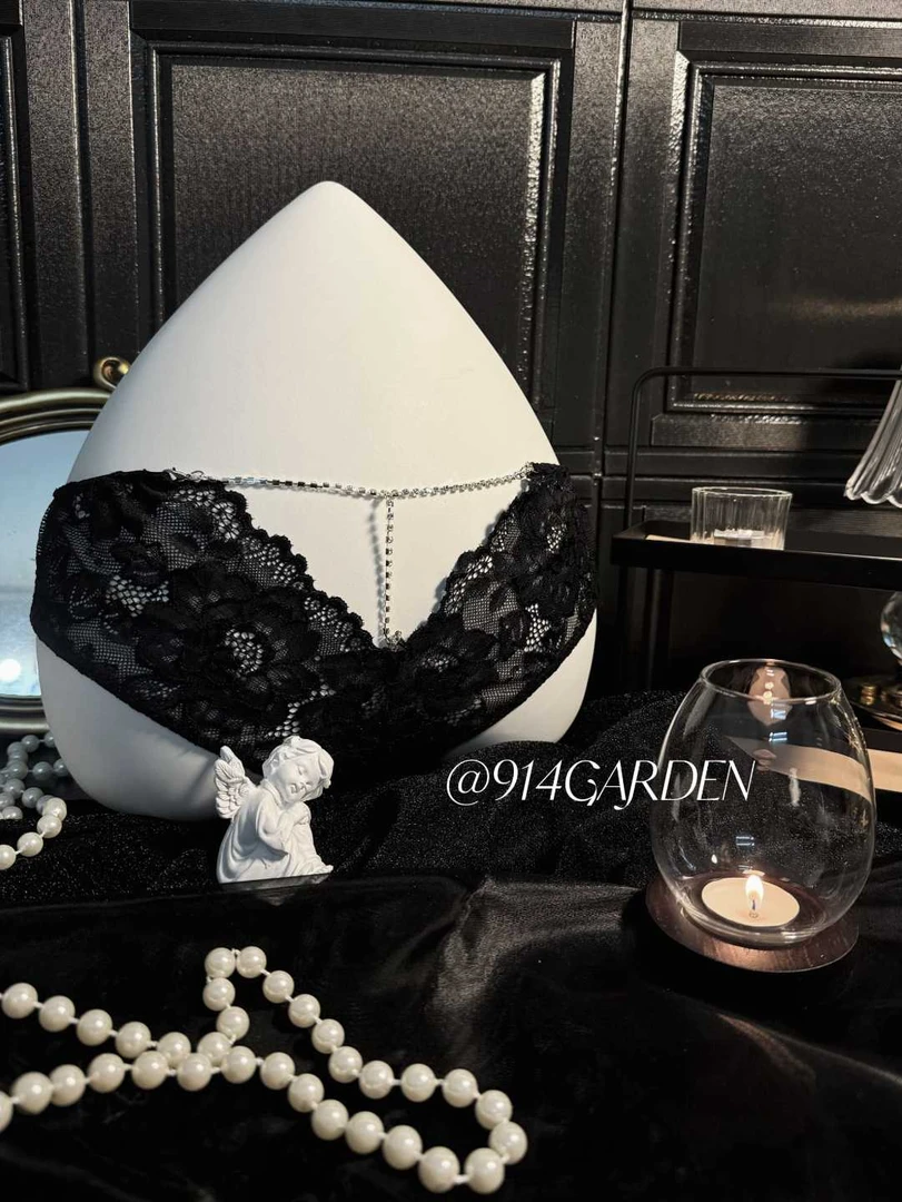 “闪钻女神”后臀闪钻可拆卸链条蕾丝低腰女士内裤