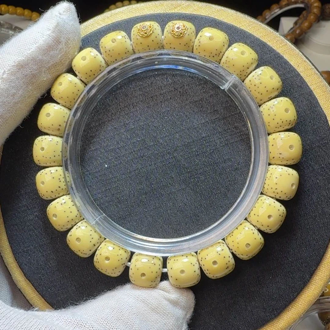 星月菩提手串鸡油黄