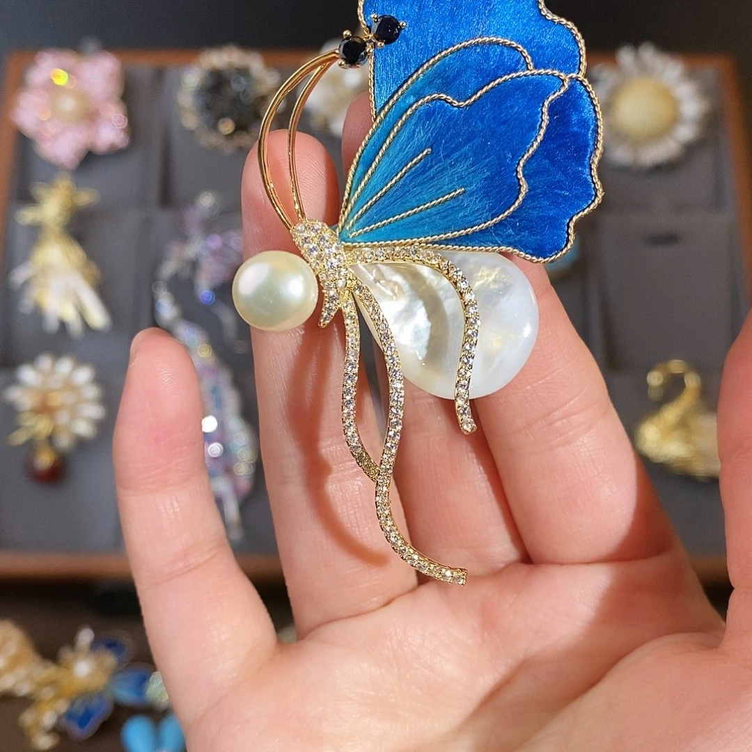 锆石铜合金蝴蝶胸针