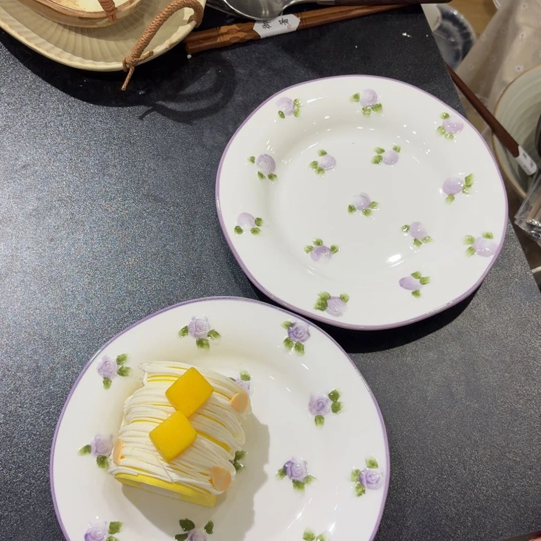 瓷8寸浮雕浅盘两个