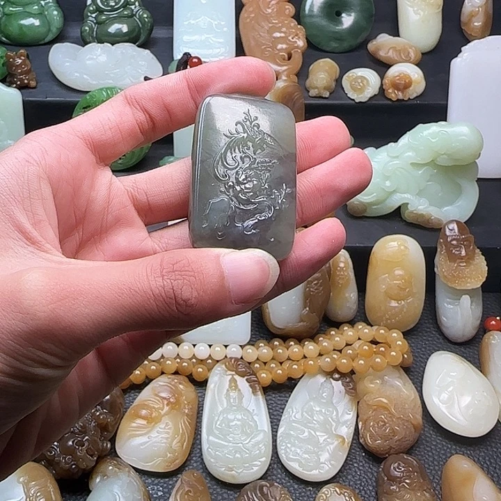 和田玉未镶嵌颈饰