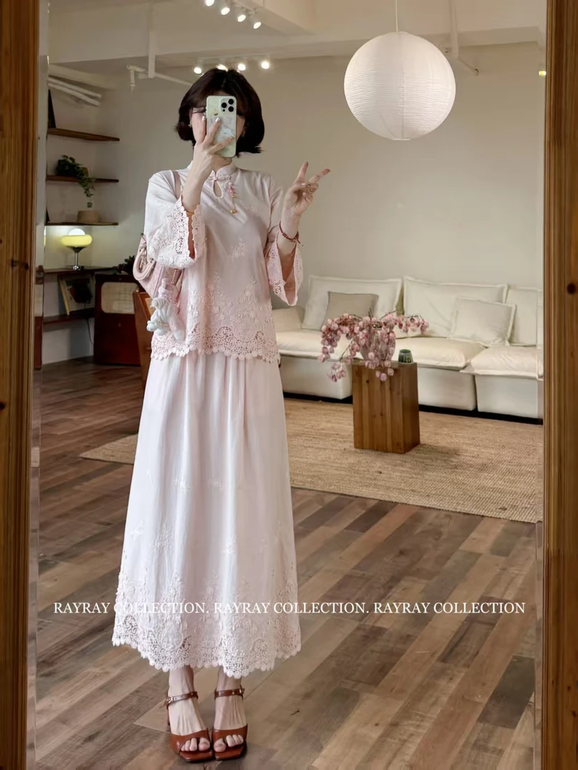 蕾英俊-晚香玉-新中式秋季浮雕刺绣水滴领上衣A字刺绣伞裙套装