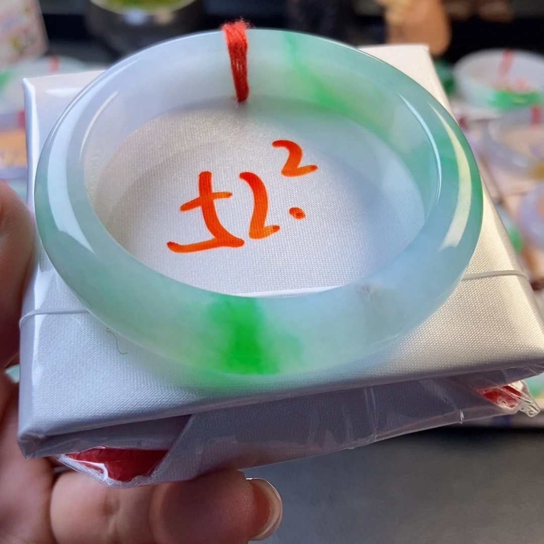 翡翠未镶嵌手镯34冰胶飘翠