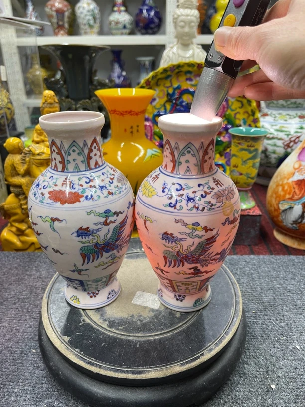 斗彩红胎双凤赏瓶摆件