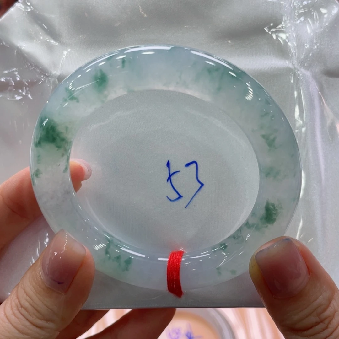 翡翠手镯未镶嵌翡翠手镯