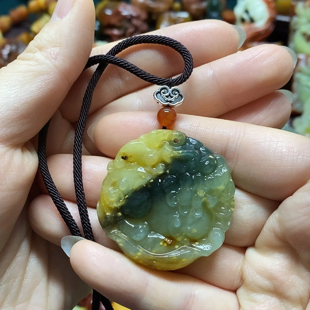 岫玉未镶嵌吊坠(赠链)