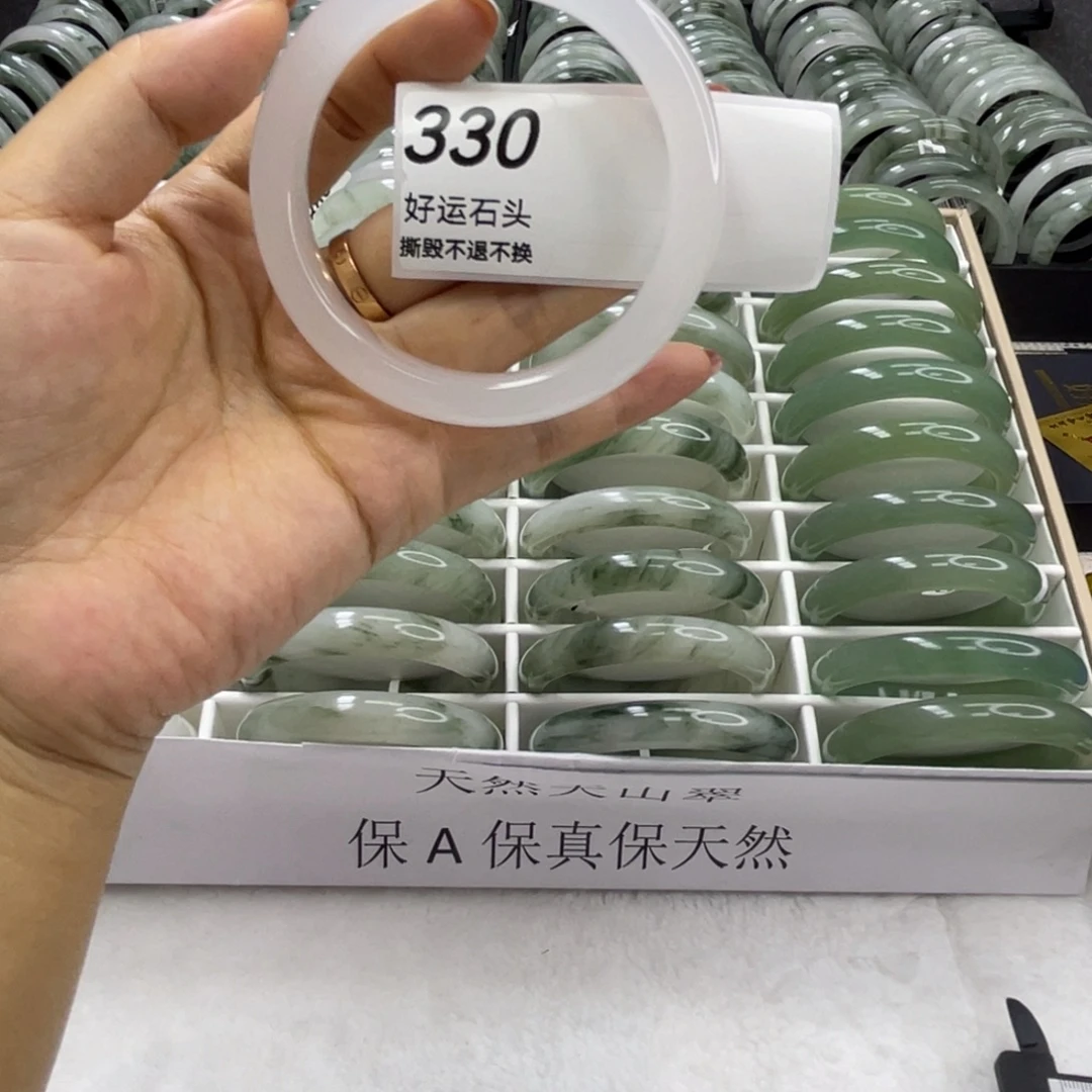 未镶嵌手镯石英岩玉330