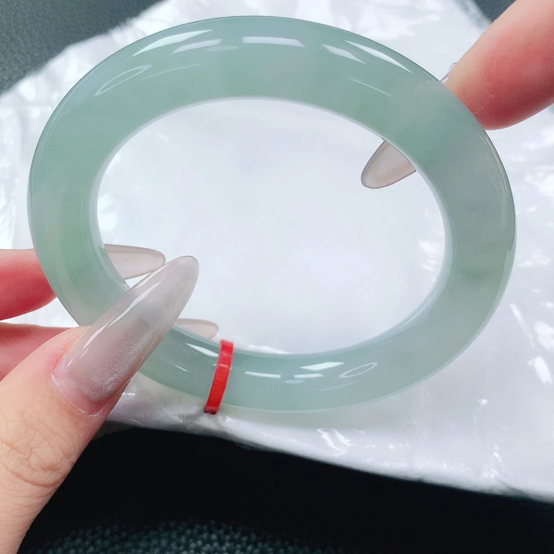 翡翠手镯未镶嵌55圈