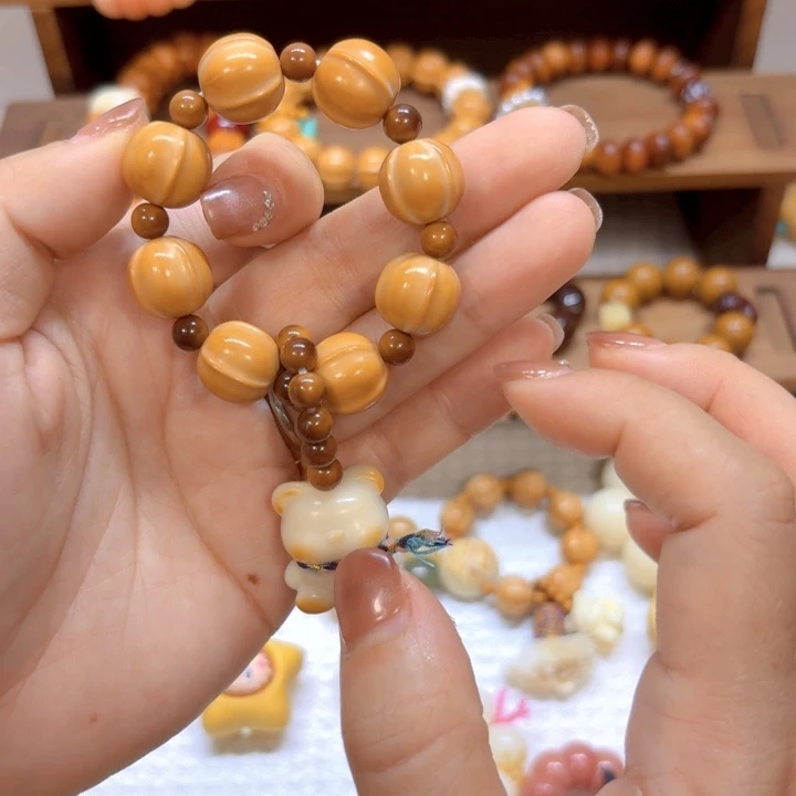 星月菩提手串猴头鲨鱼背手捻库克象牙果熊