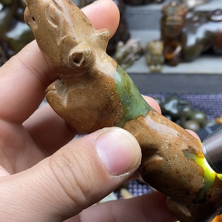 未镶嵌蛇纹石玉颈饰